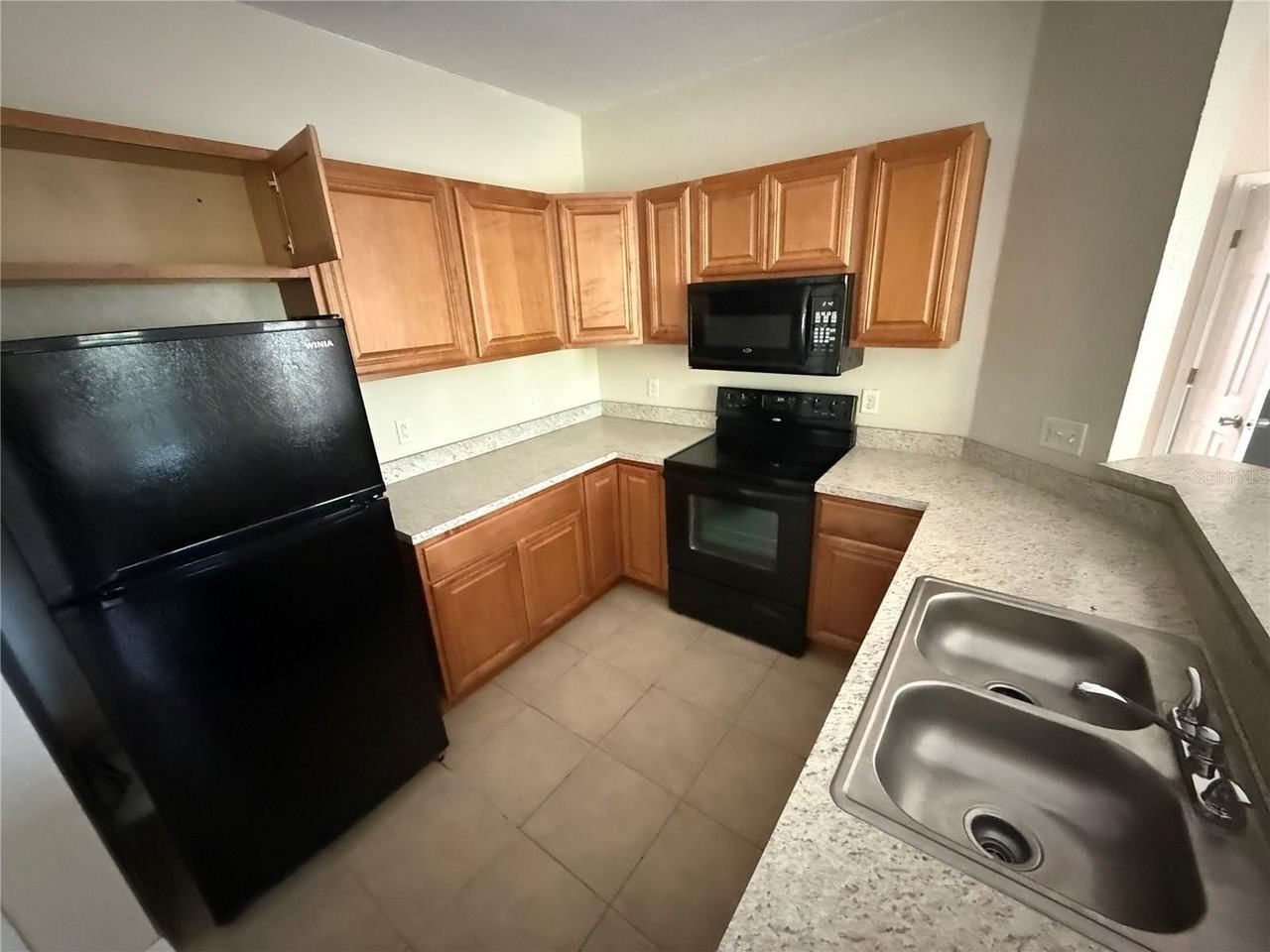 1995 Erving Cir #307 - Photo 2 of 11