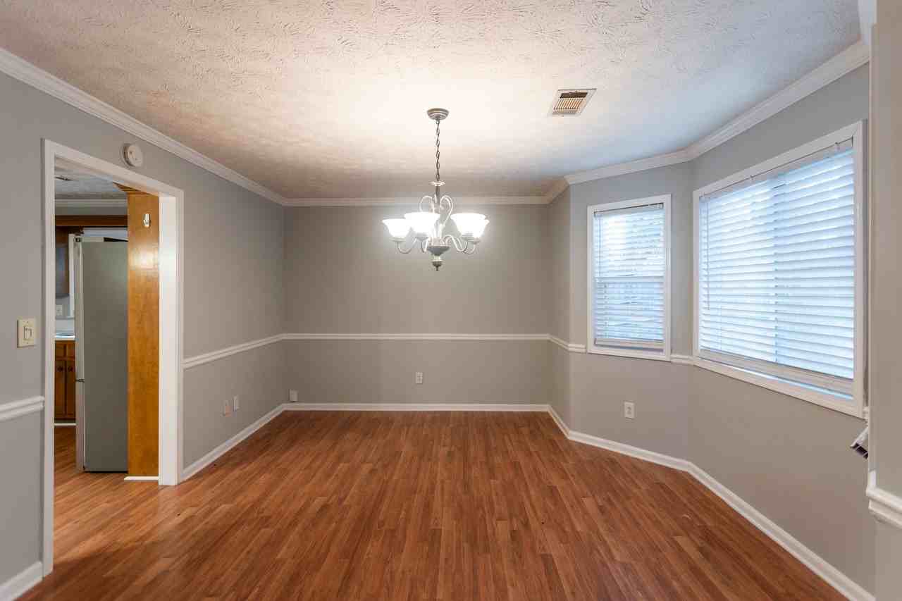 1135 Burning Bush Dr - Photo 5 of 29