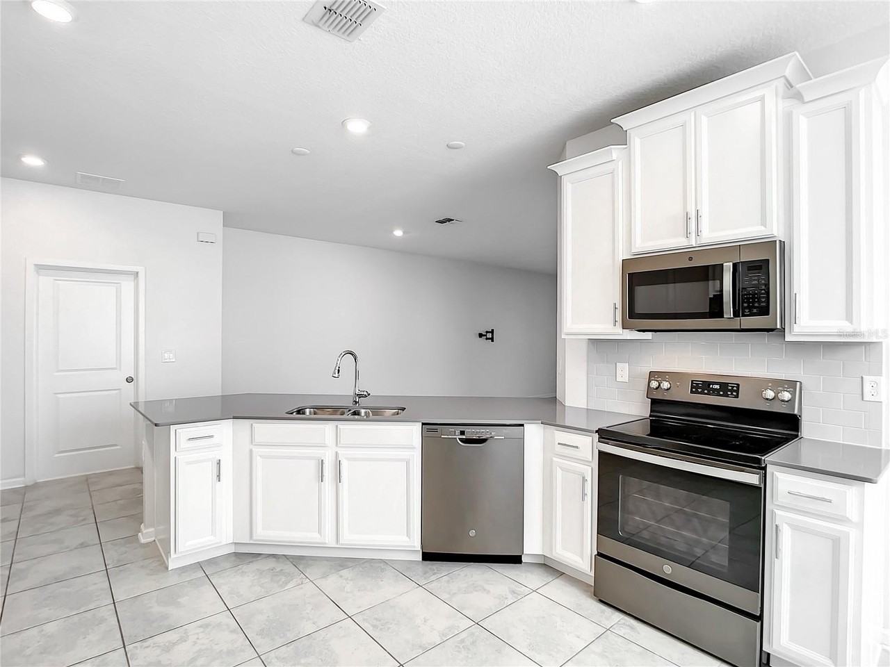 1851 Dumbleton Pl - Photo 3 of 50