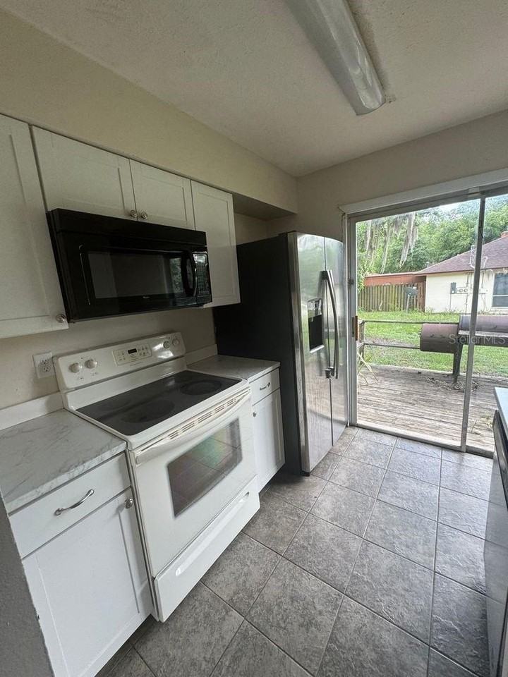 4153 Se 21st Ct - Photo 2 of 8
