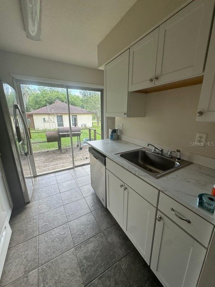4153 Se 21st Ct - Photo 3 of 8