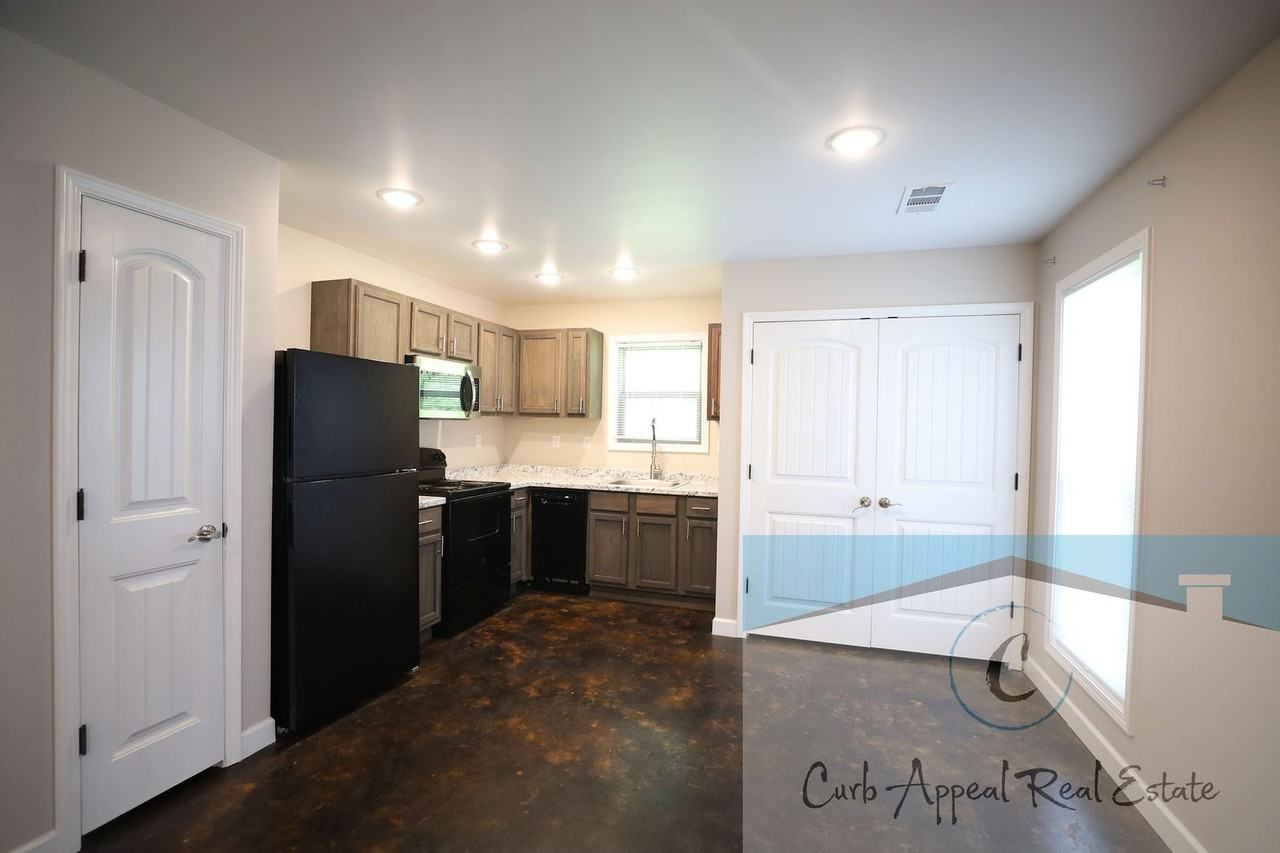 1005 Belt St - Photo 4 of 15