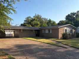 featured image of 356 Fontaine St