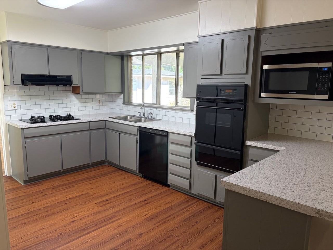 356 Fontaine St - Photo 2 of 11