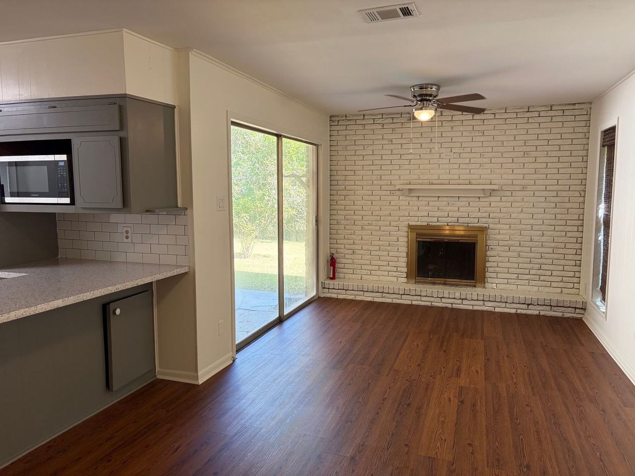 356 Fontaine St - Photo 3 of 11