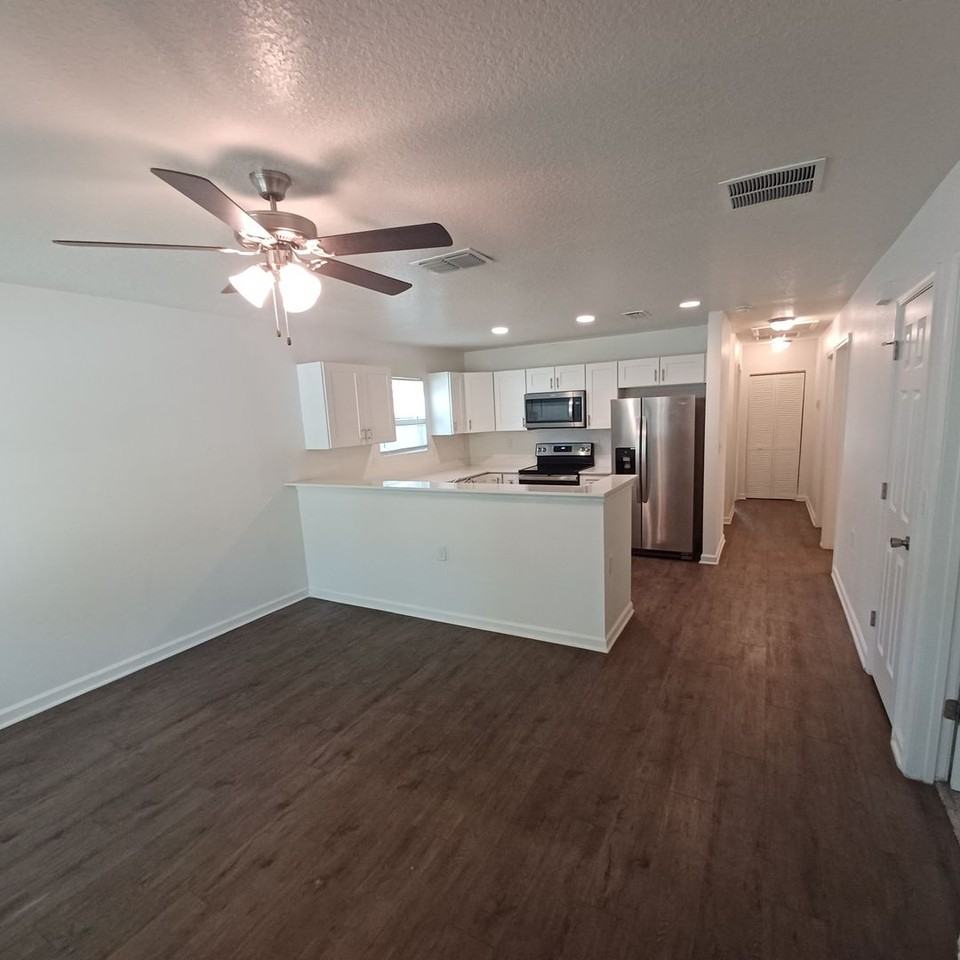 765 W 6th St - Photo 2 of 25
