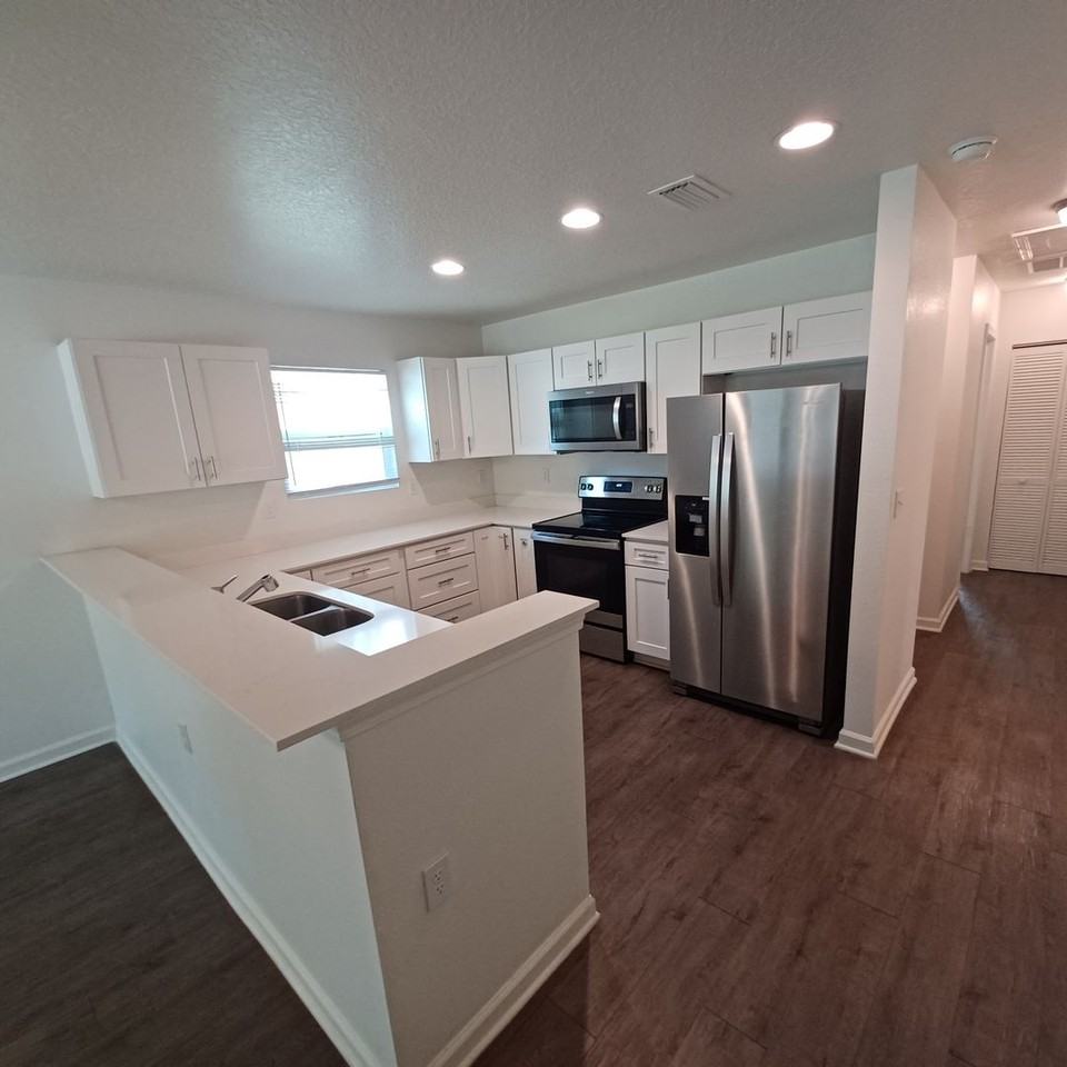 765 W 6th St - Photo 5 of 25