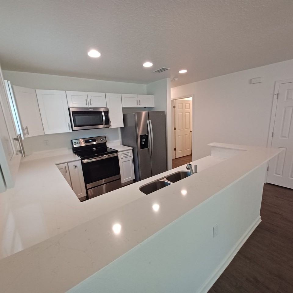 765 W 6th St - Photo 6 of 25