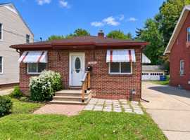 featured image of 3656 Torrance Dr