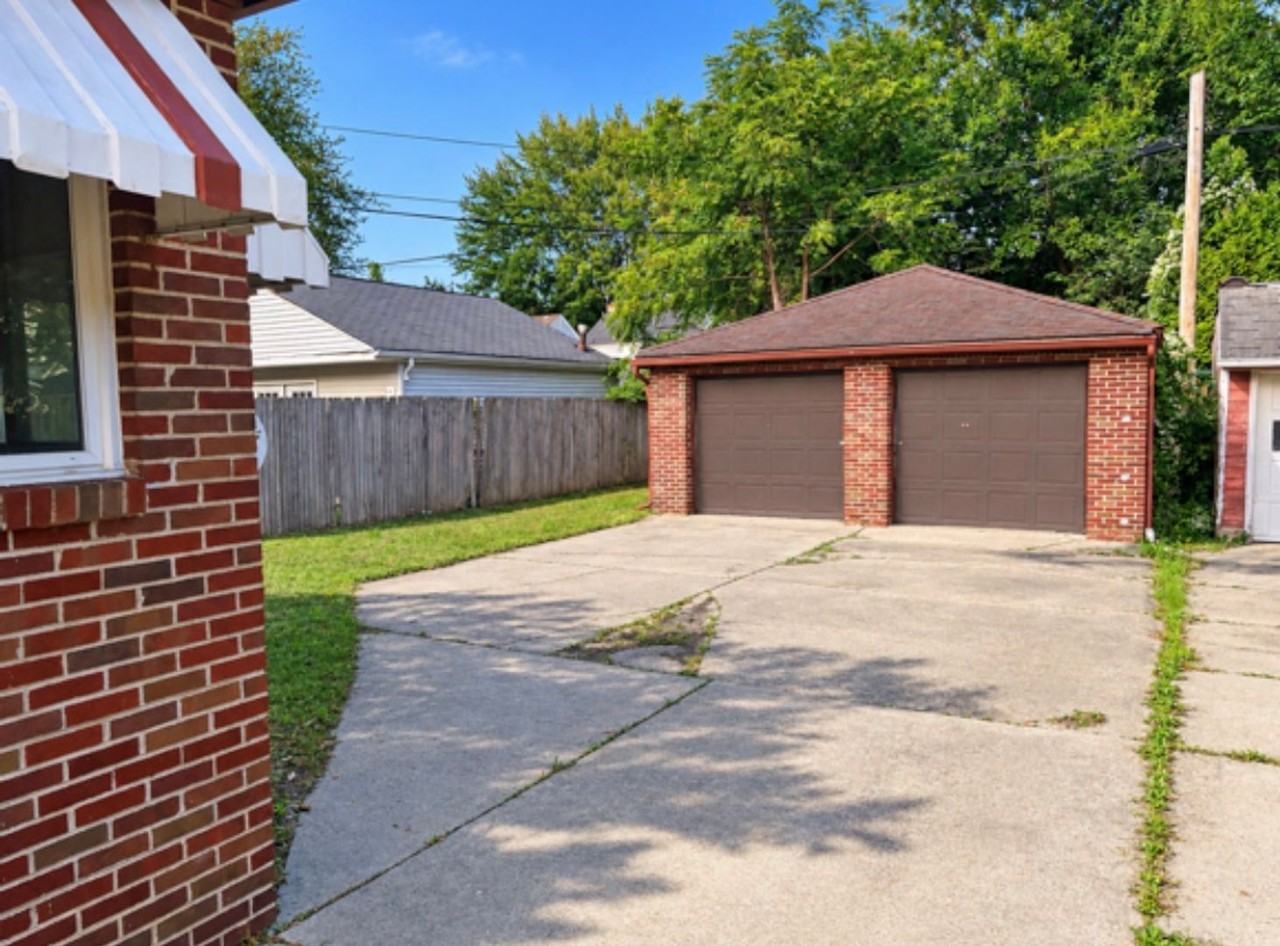 3656 Torrance Dr - Photo 2 of 9