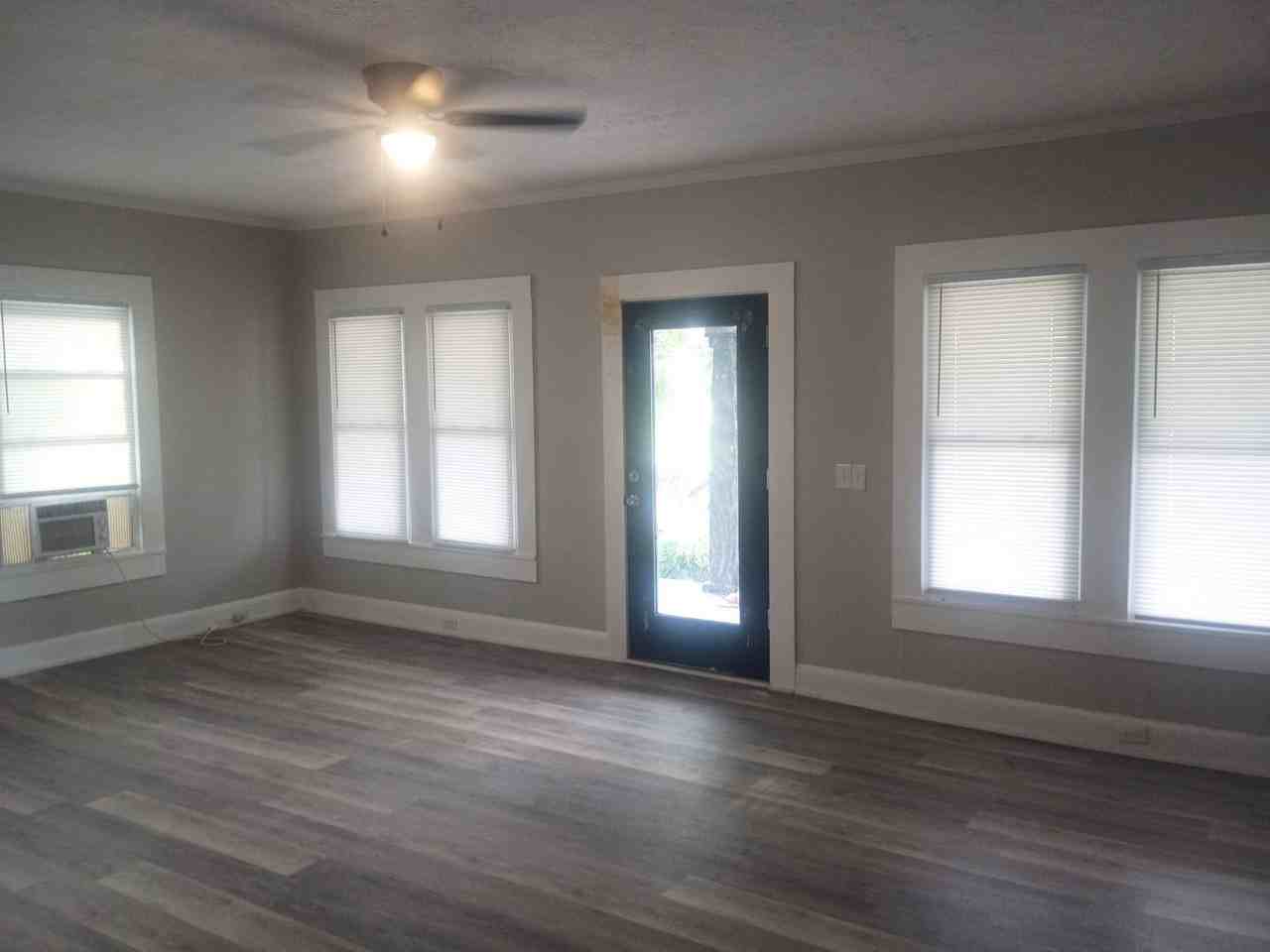 125 W Grady Ave - Photo 3 of 17