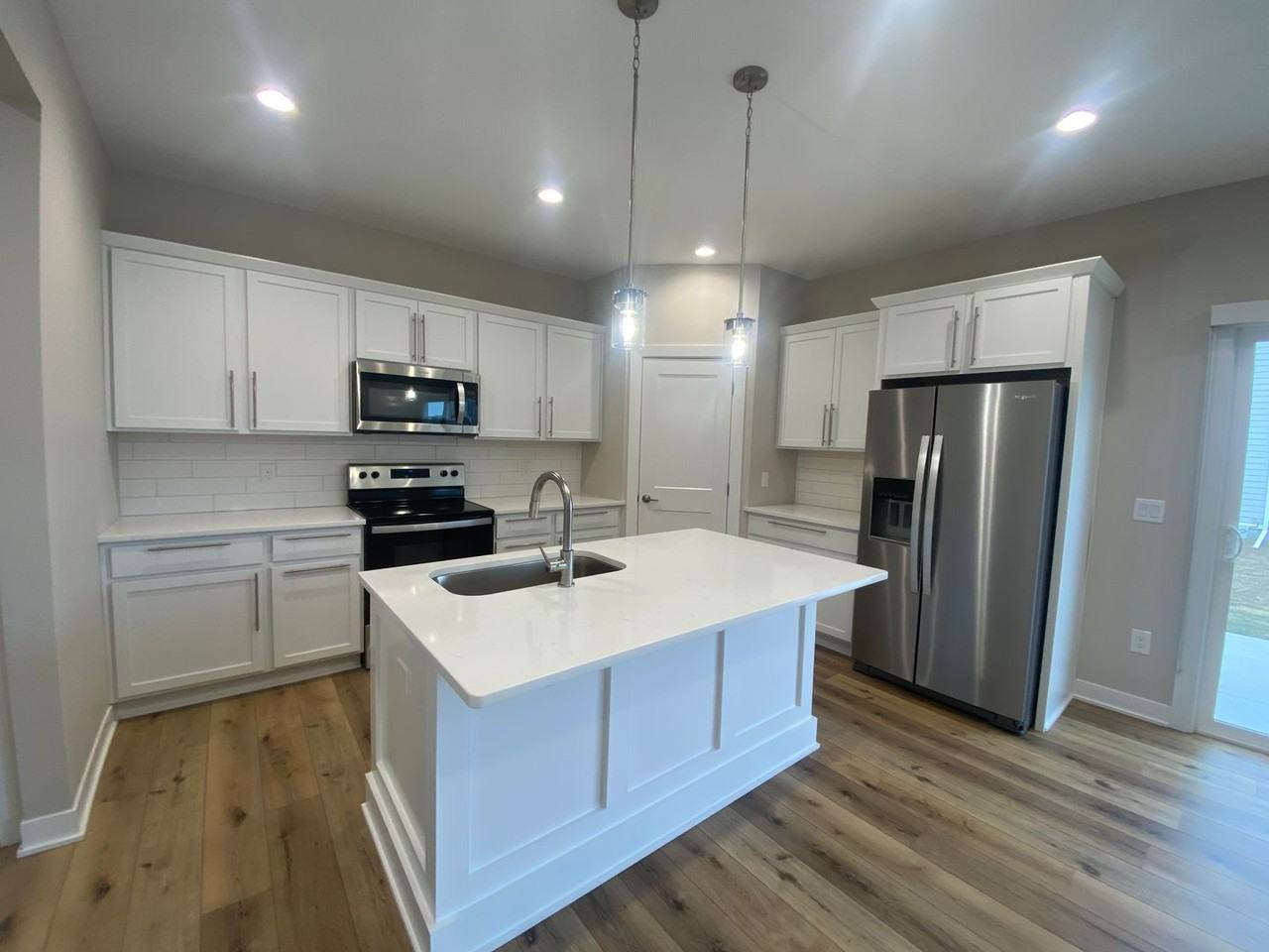 1526 S Kings Grove Ave - Photo 2 of 15
