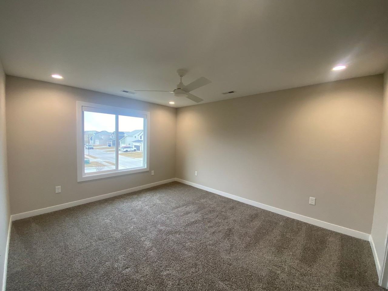 1526 S Kings Grove Ave - Photo 7 of 15