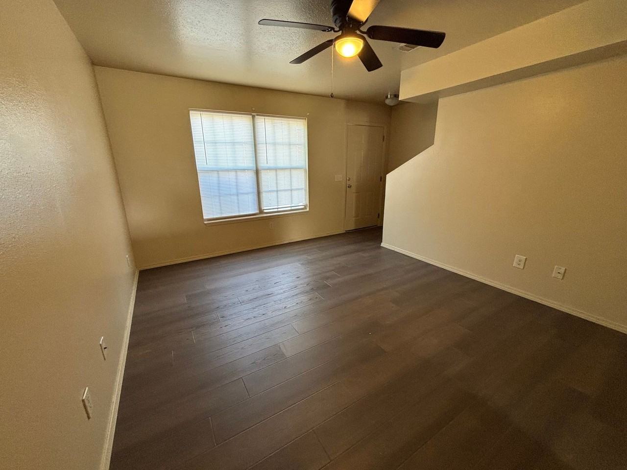 1125 E 9th St #AD - Photo 3 of 9