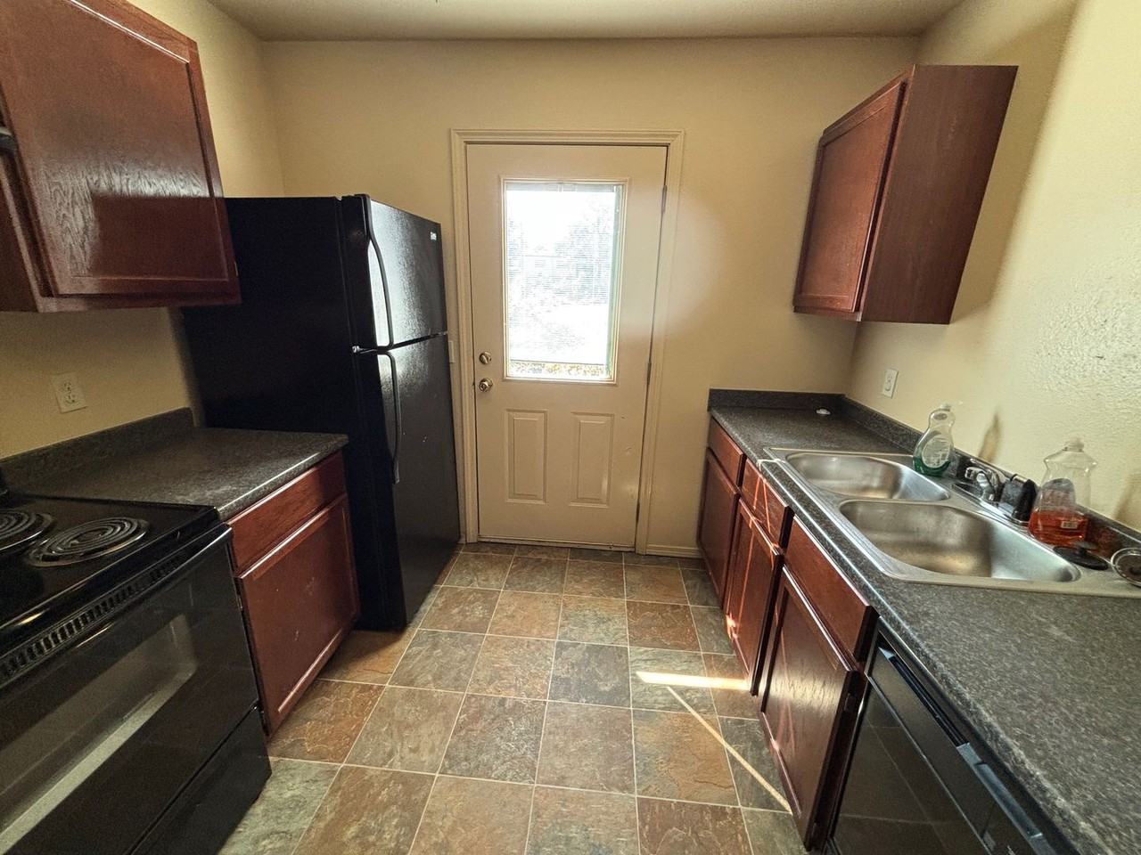 1125 E 9th St #AD - Photo 4 of 9