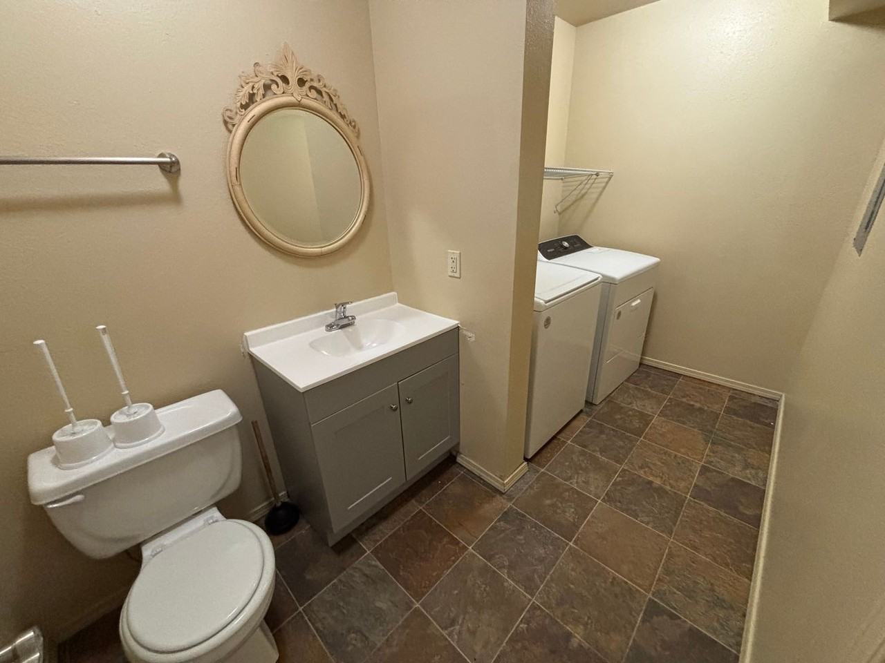 1125 E 9th St #AD - Photo 5 of 9