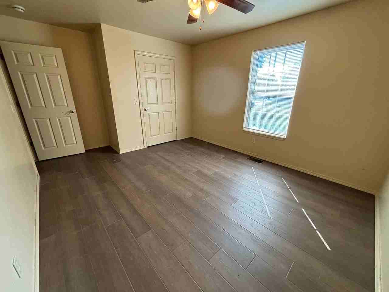 1125 E 9th St #AD - Photo 7 of 9