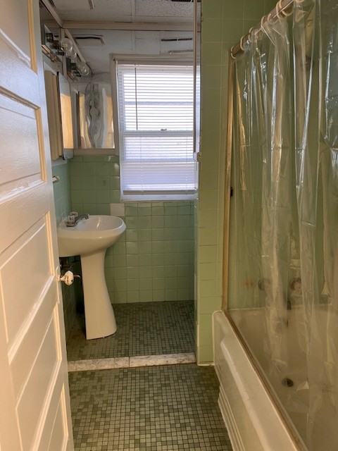 303 1/2 Locust St #1-2 - Photo 5 of 8