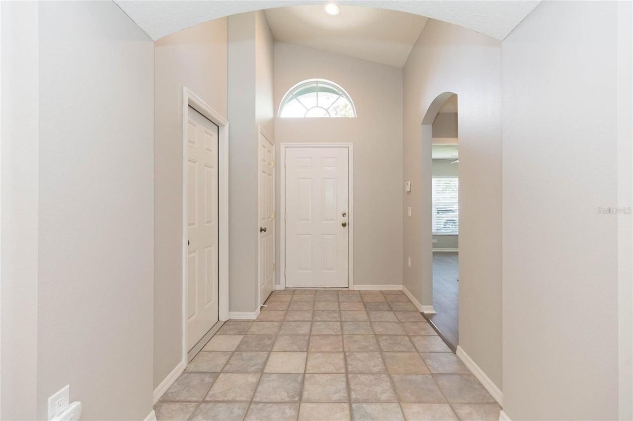 4550 Roundview Ct - Photo 4 of 14
