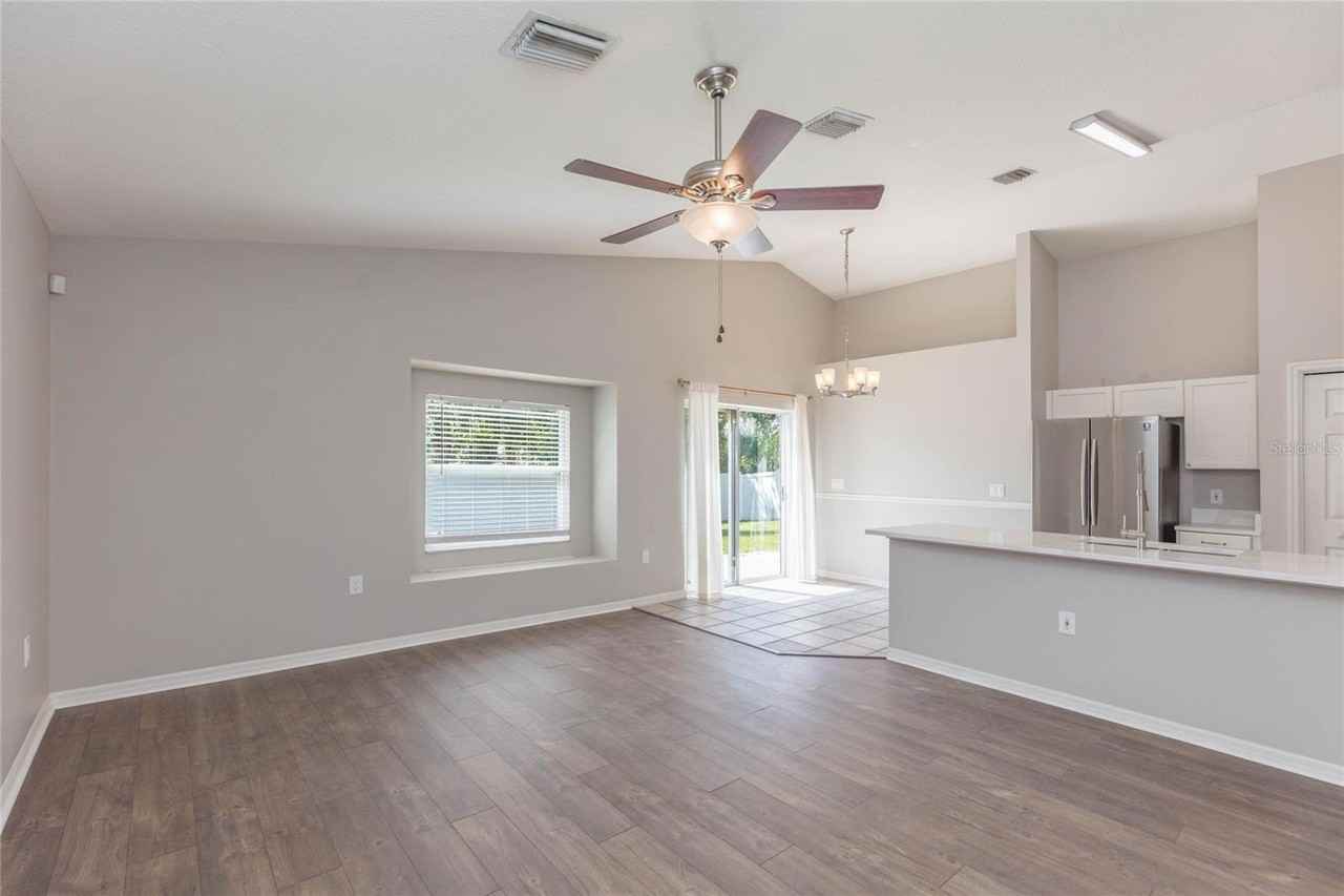 4550 Roundview Ct - Photo 6 of 14