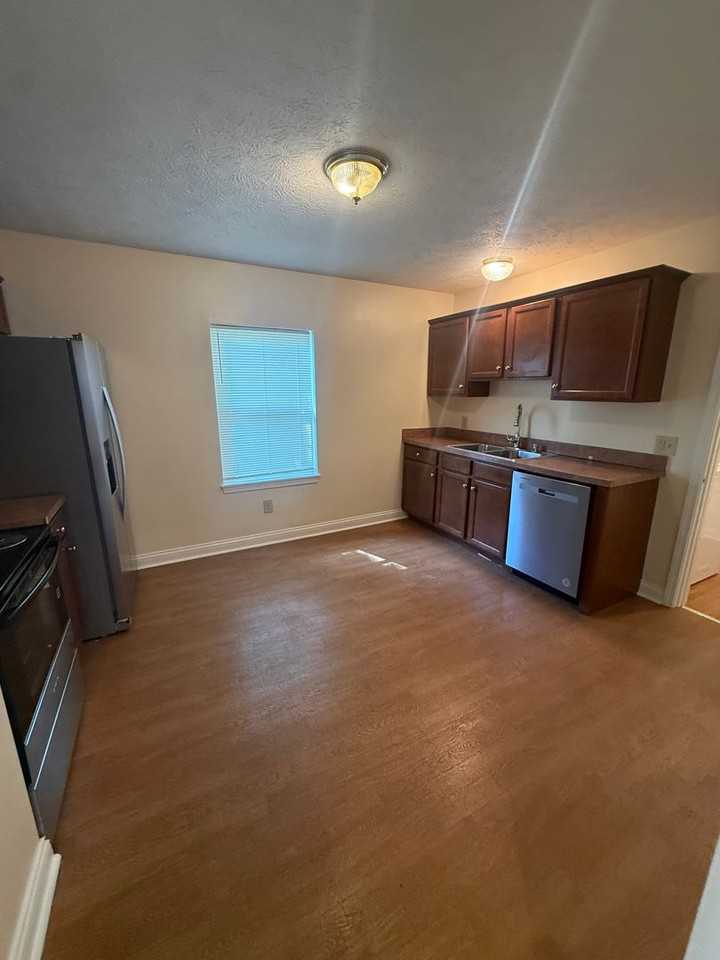 624 Addison Ave - Photo 7 of 9