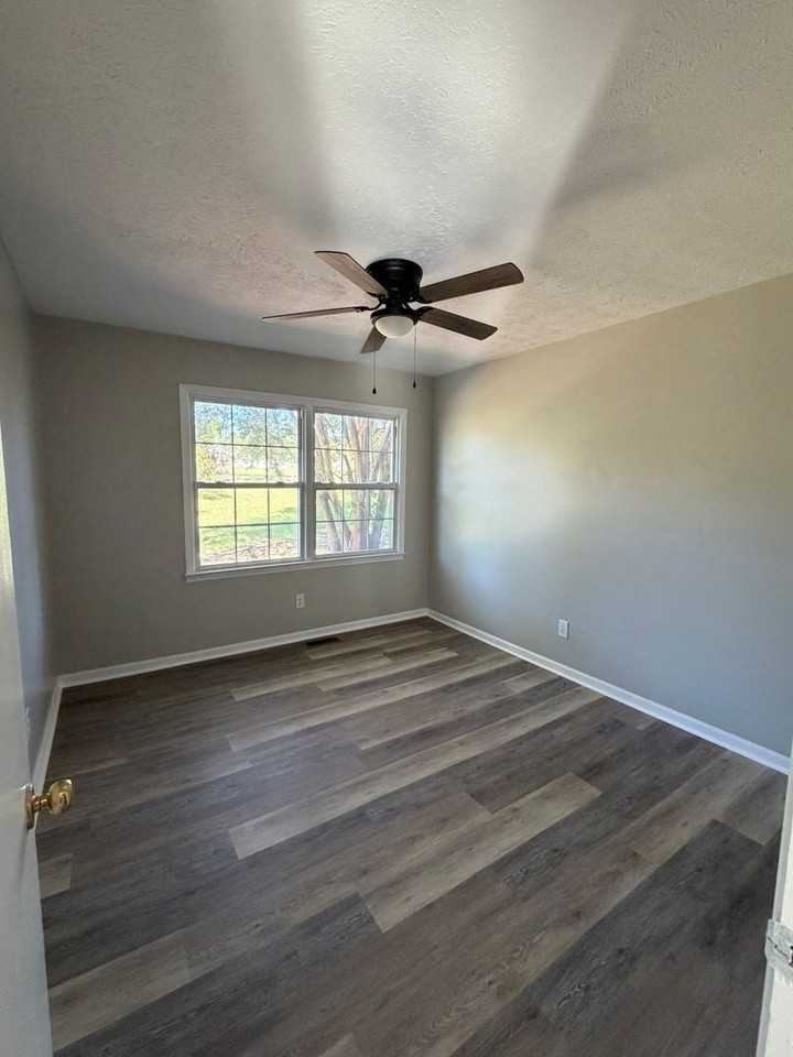 916 Old Wadley Rd - Photo 7 of 29