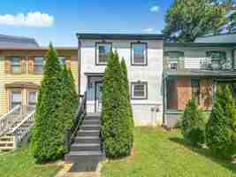 featured image of 1044 Oaks Pkwy Se