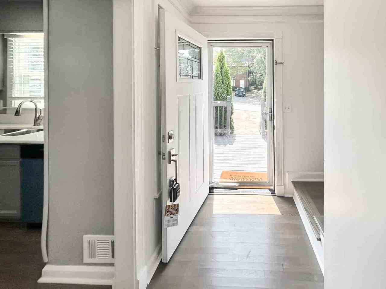 1044 Oaks Pkwy Se - Photo 4 of 29
