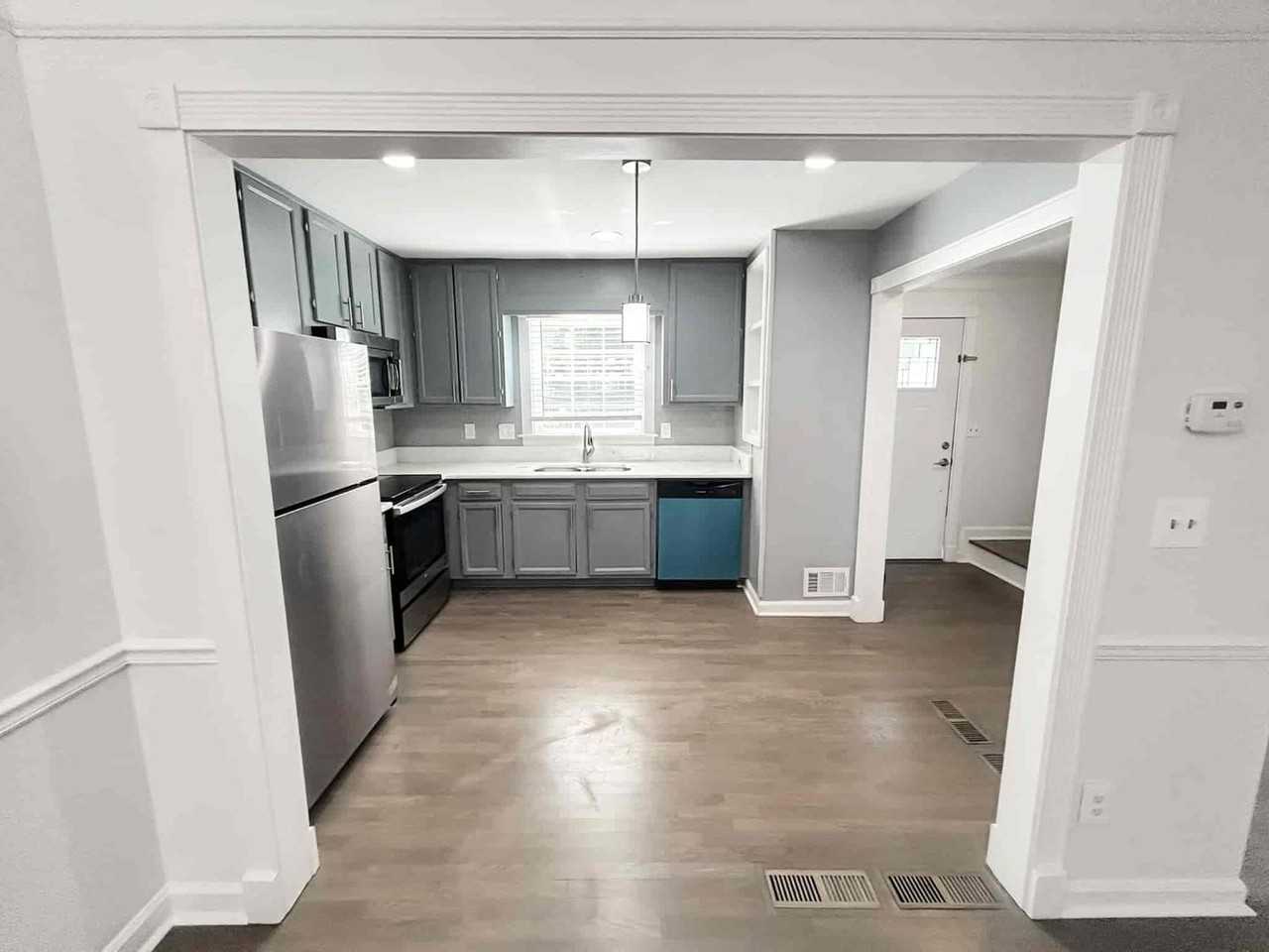 1044 Oaks Pkwy Se - Photo 6 of 29