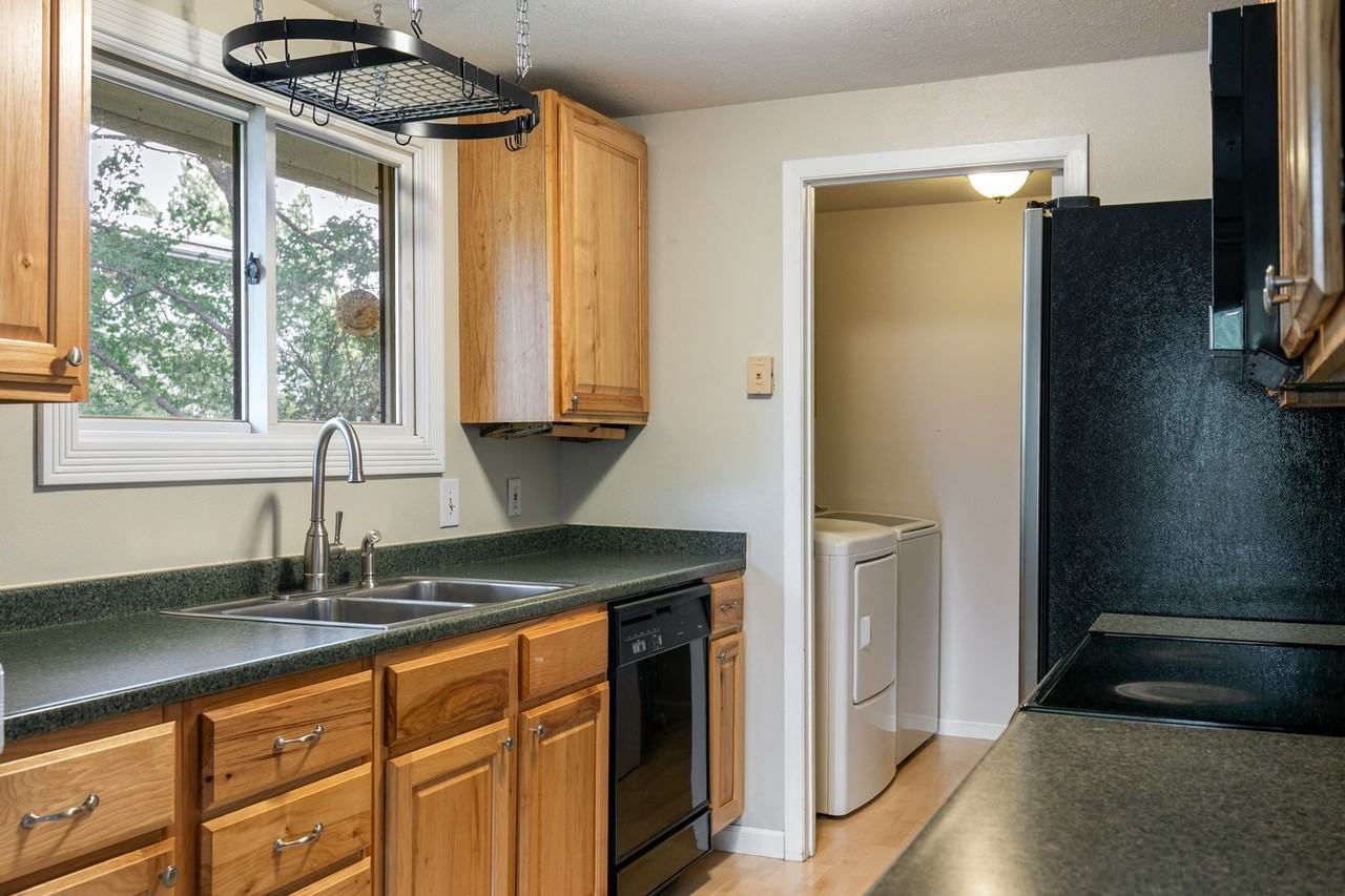 3406 Avon Ct - Photo 4 of 26