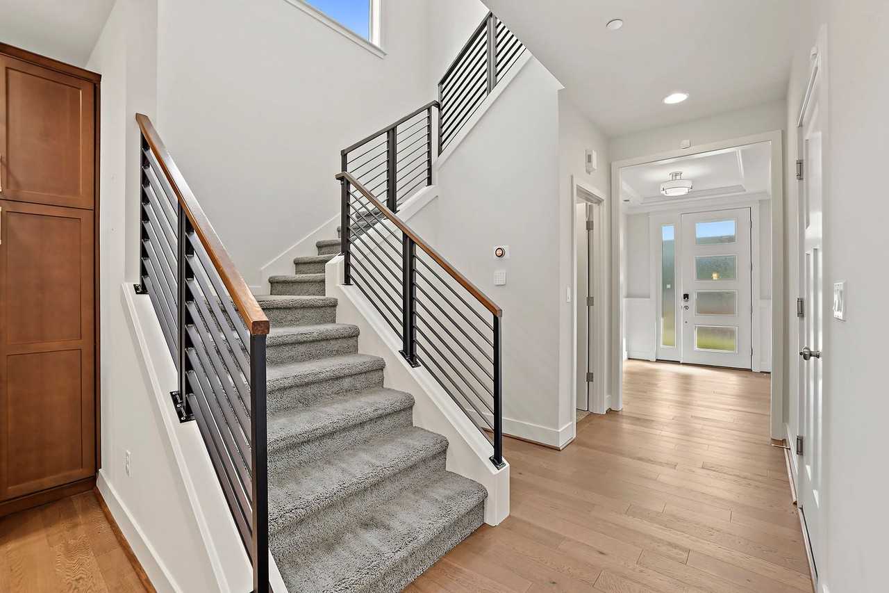 2359 Ne 150th St - Photo 3 of 30