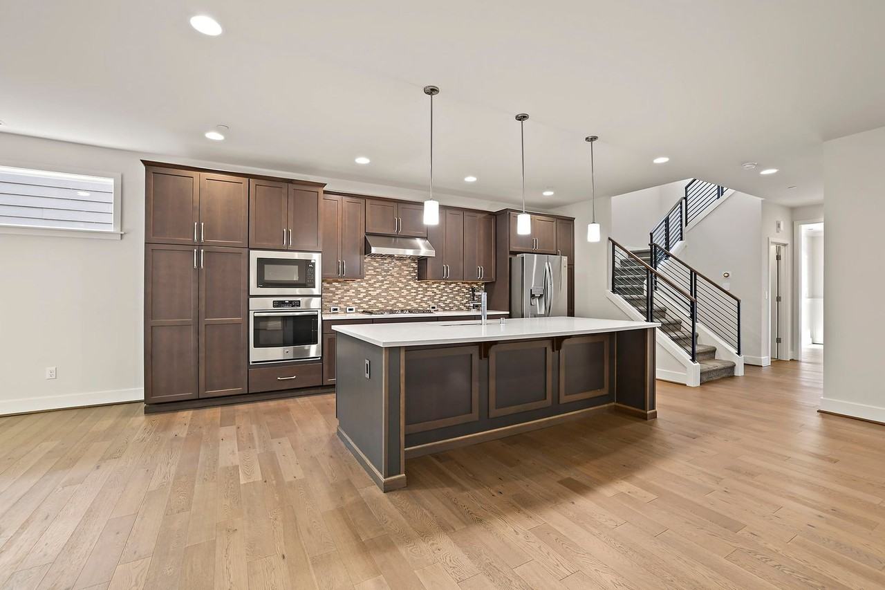 2359 Ne 150th St - Photo 4 of 30