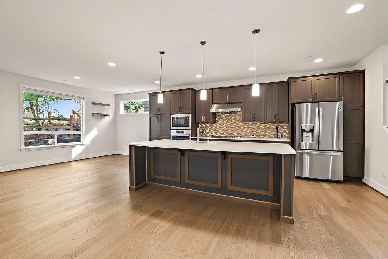 2359 Ne 150th St - Photo 5 of 30