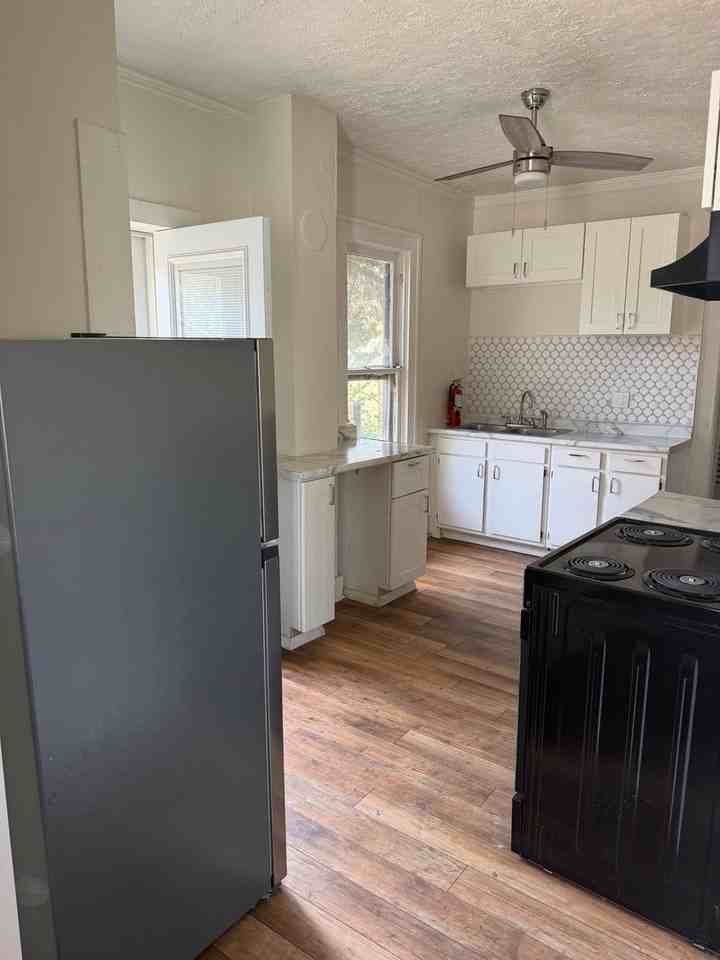 331 W Johnny Lytle Ave - Photo 2 of 9