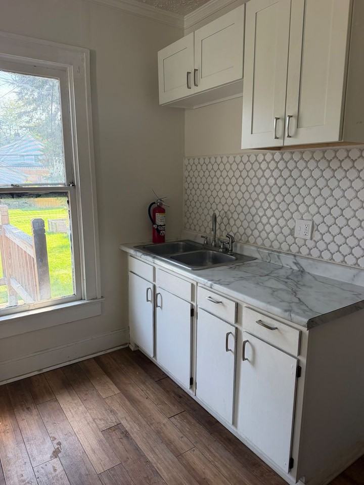 331 W Johnny Lytle Ave - Photo 3 of 9