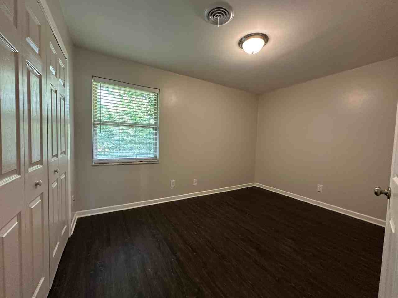 1405 Forest Ave - Photo 4 of 16
