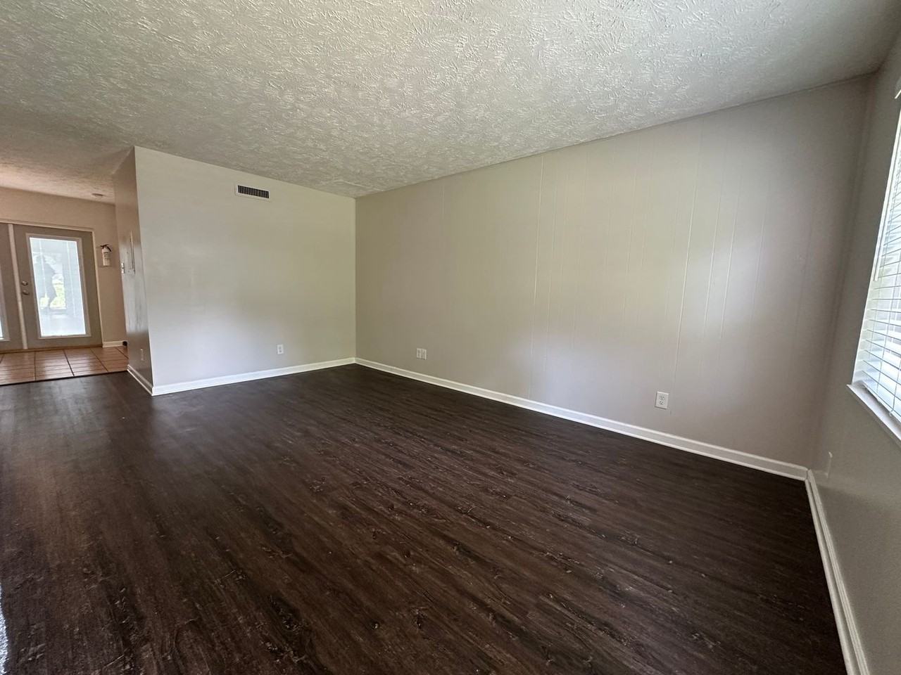 1405 Forest Ave - Photo 5 of 16