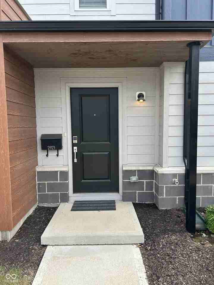 2923 W New York St - Photo 2 of 33