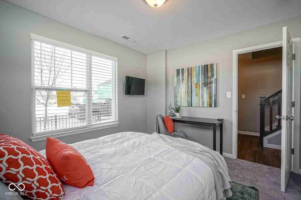 2923 W New York St - Photo 5 of 33