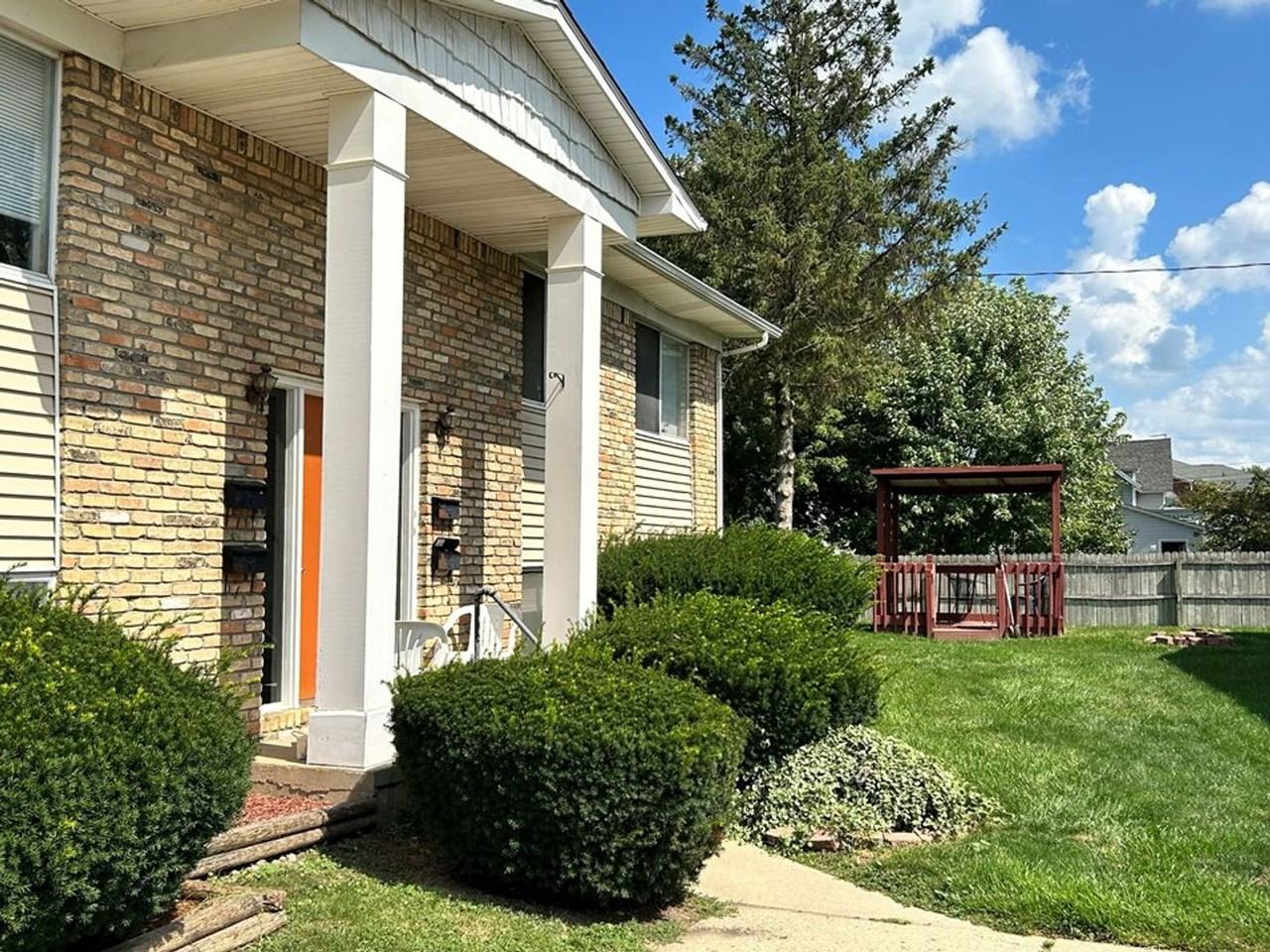 Oak Park Manor Apartments (Oak Park Manor LLC) - Photo 4 of 12