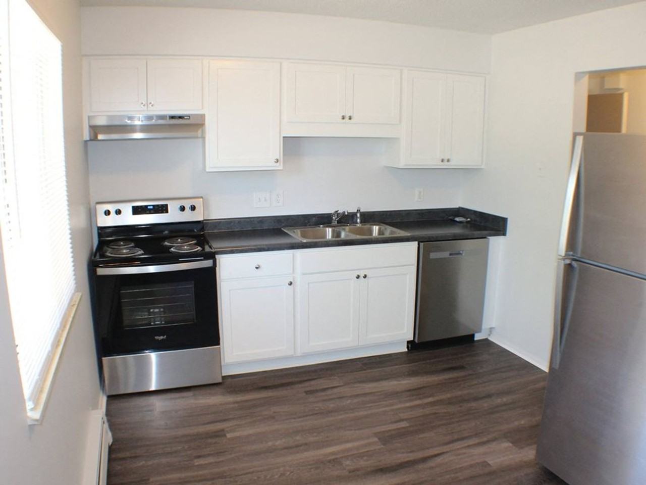 Oak Park Manor Apartments (Oak Park Manor LLC) - Photo 6 of 12