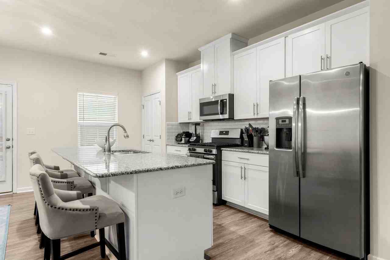 11709 Blessington Rd - Photo 7 of 28