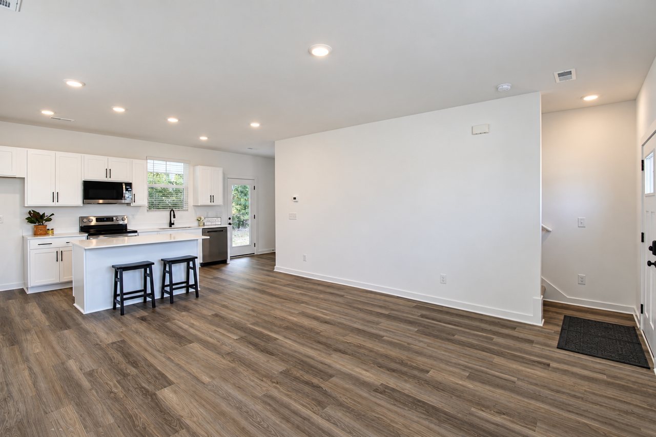 1614 Links Dr - Photo 5 of 30
