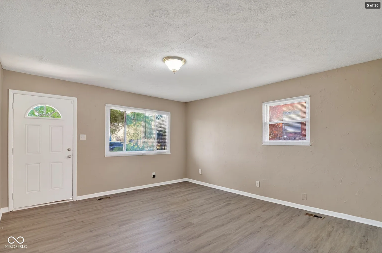 2835 Baltimore Ave - Photo 3 of 10