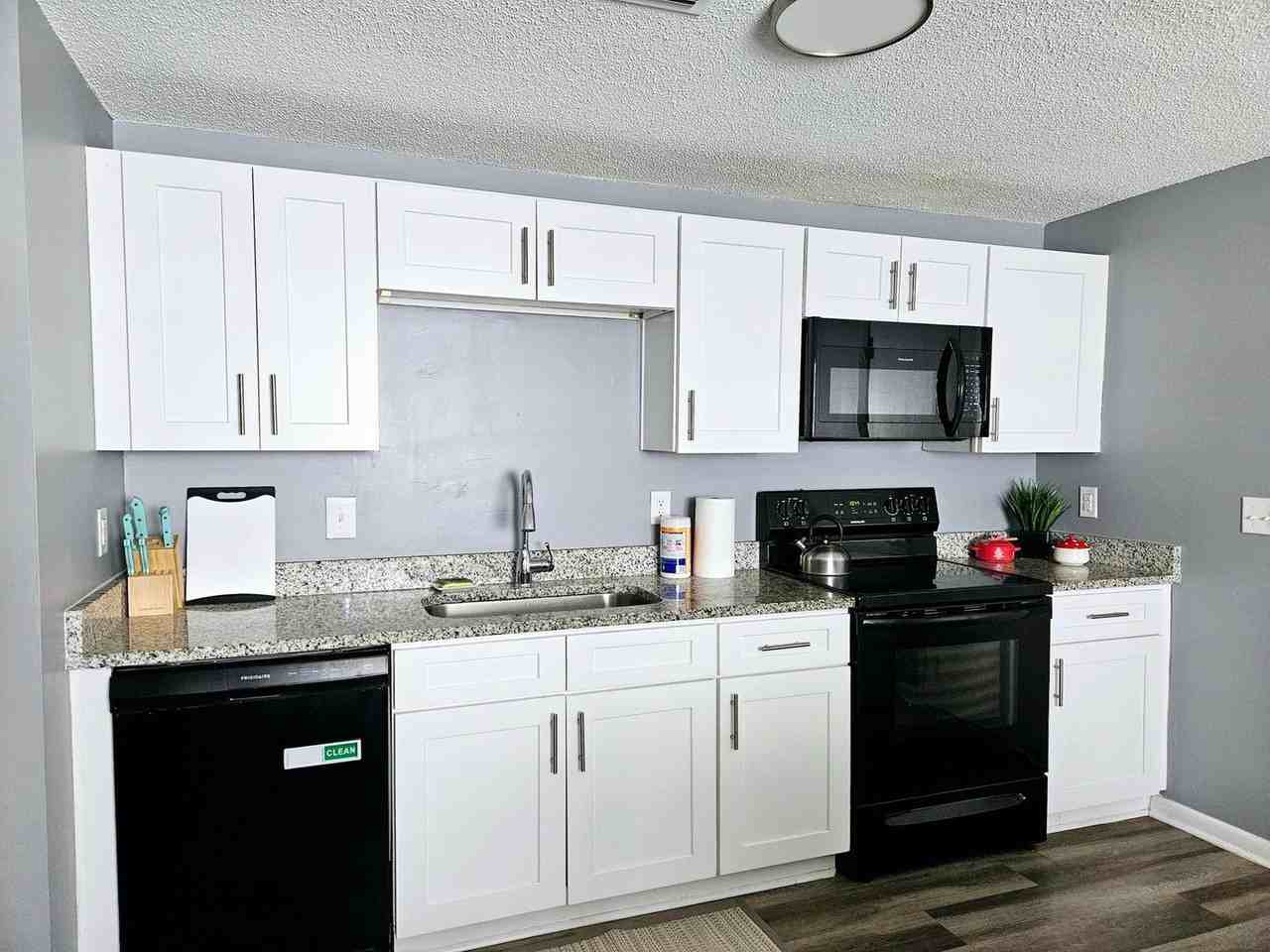 2438 Fernside Rd - Photo 6 of 26