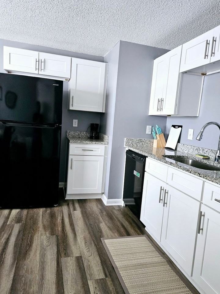 2438 Fernside Rd - Photo 7 of 26