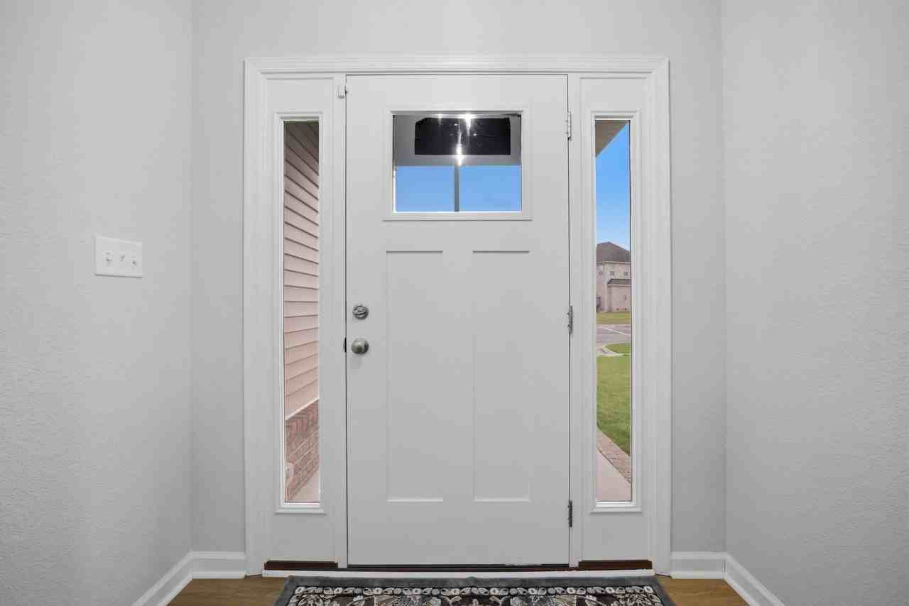 977 Hillpoint Rd - Photo 6 of 45