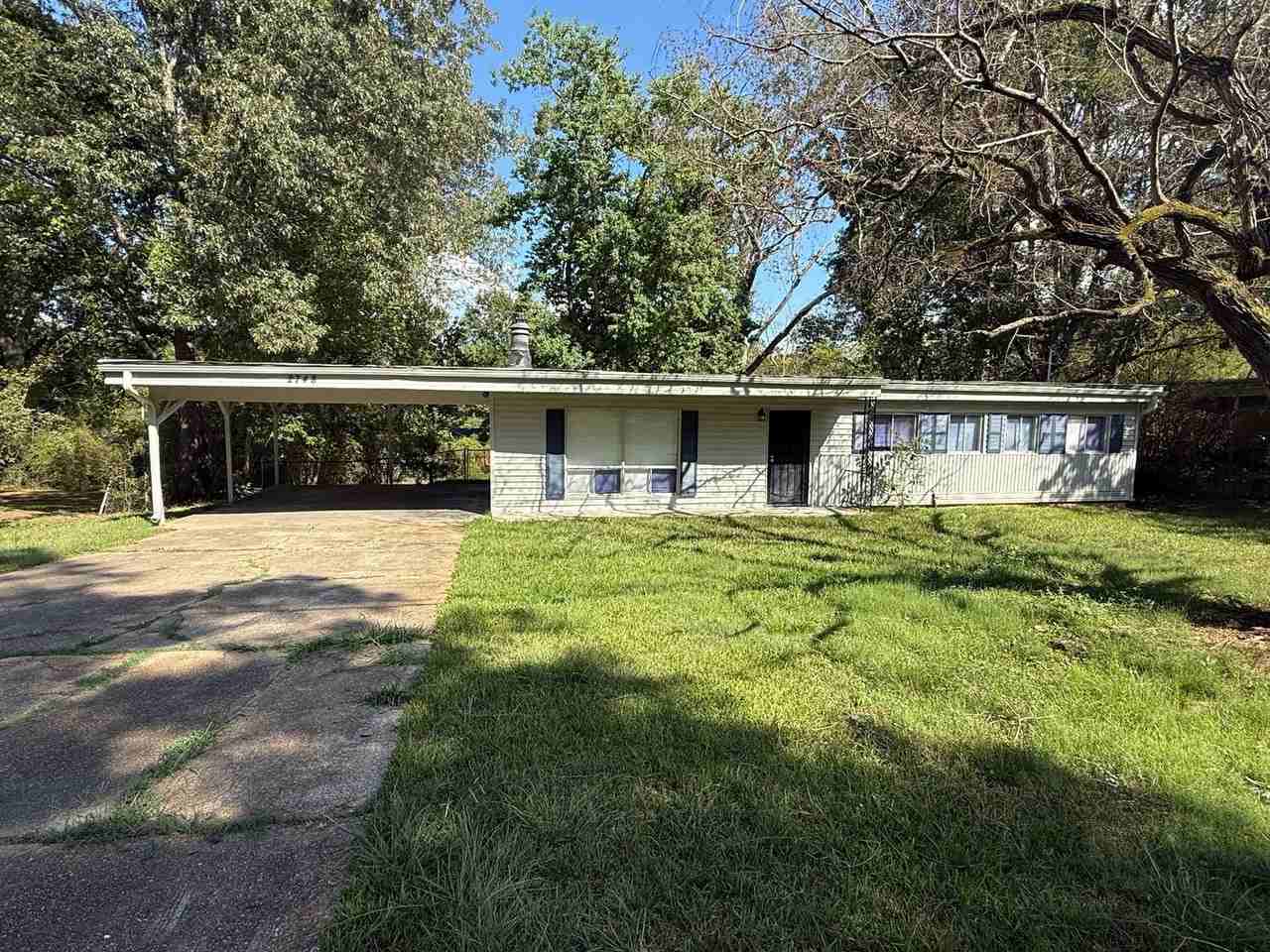 2748 Woodside Dr