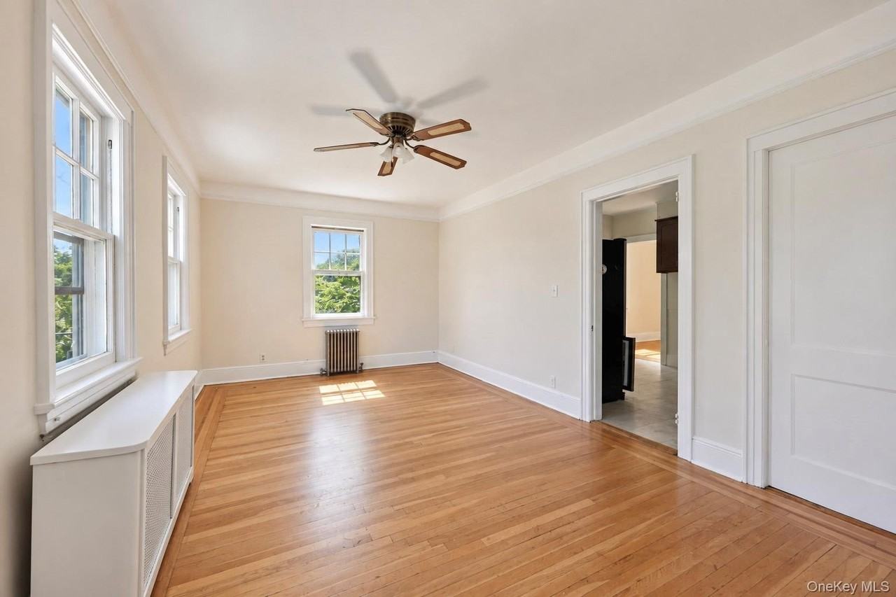 123 Wallace St - Photo 3 of 14