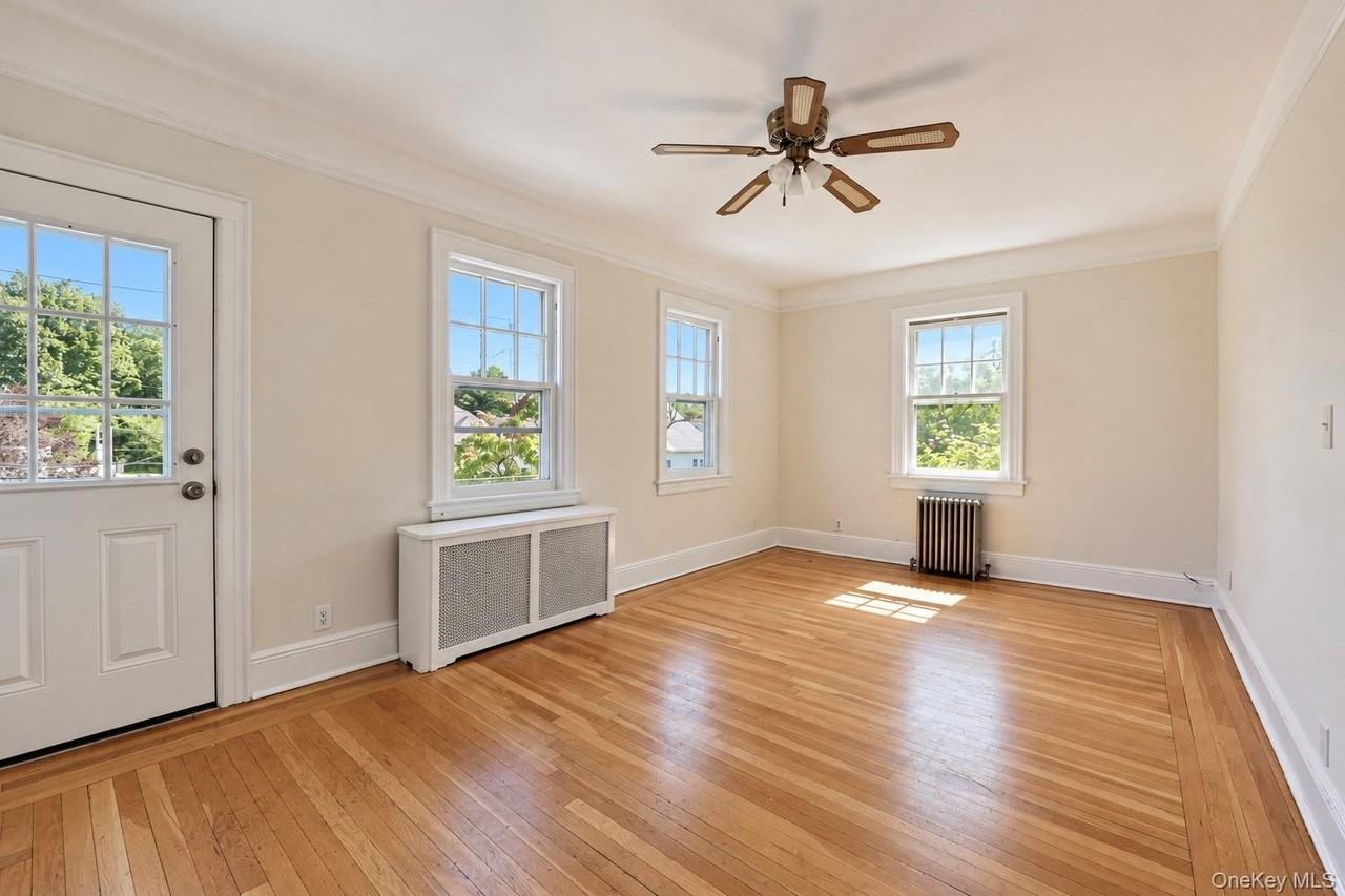 123 Wallace St - Photo 4 of 14